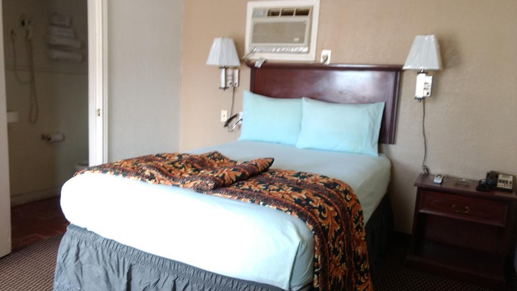 Budget Inn Hamilton Екстериор снимка