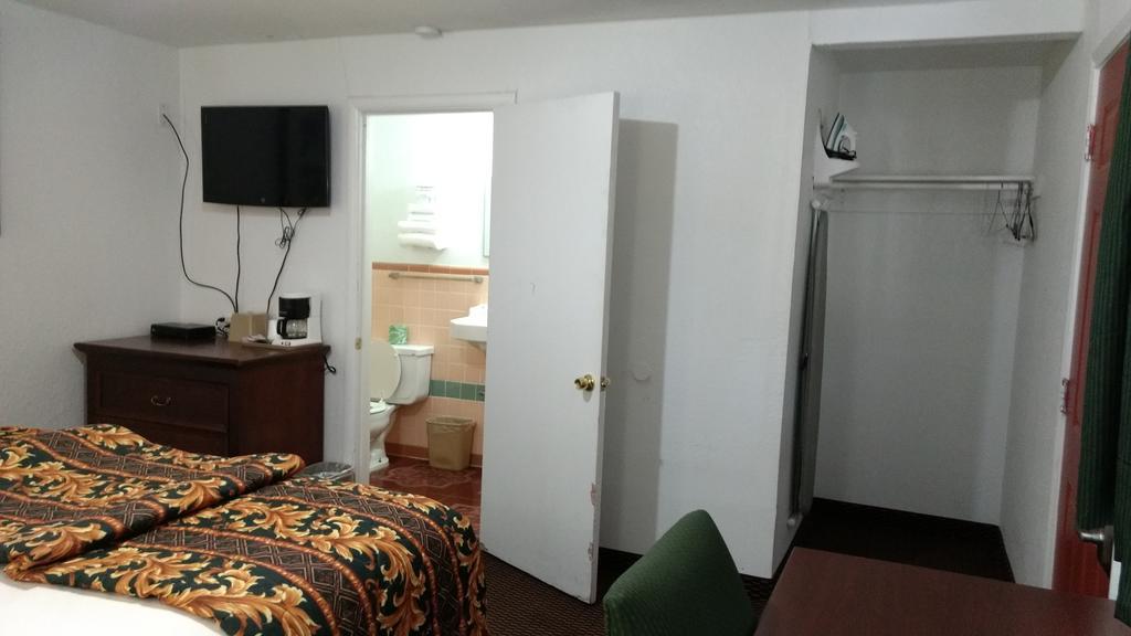 Budget Inn Hamilton Екстериор снимка